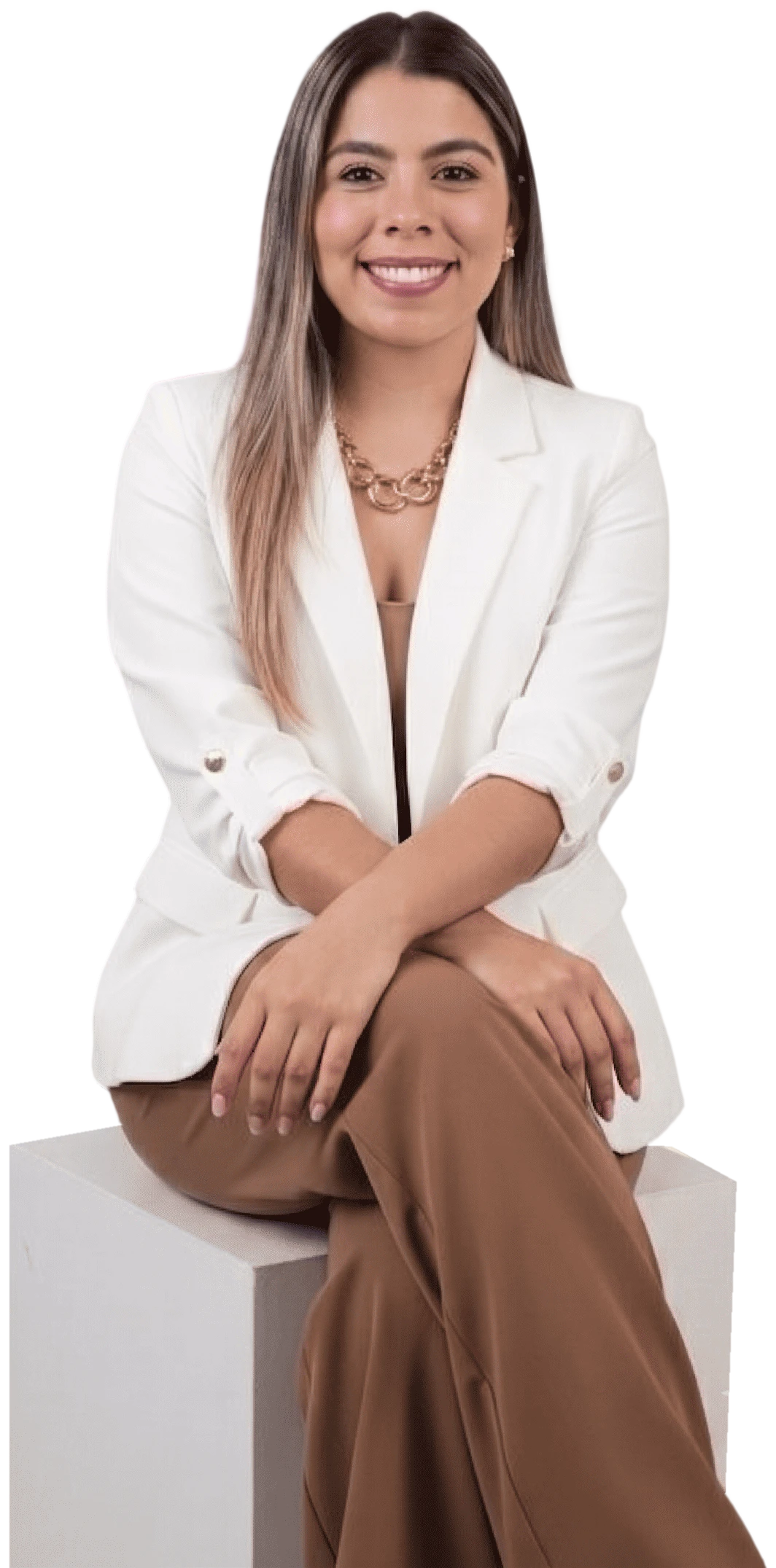 Angie Pimiento, psicóloga de Bellamente, sentada y sonriendo